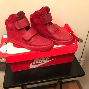 Nike Mens Flystepper 2K3 PRM Action Red